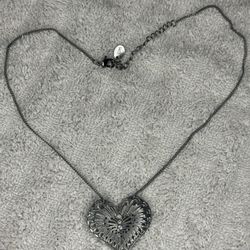 Vintage 2000’s Heart Necklace