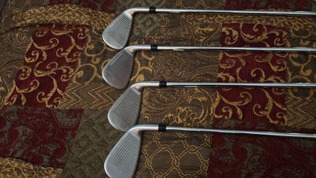 Left Handed Men’s Cobra Golf Clubs 6-7-8-9-SW-P