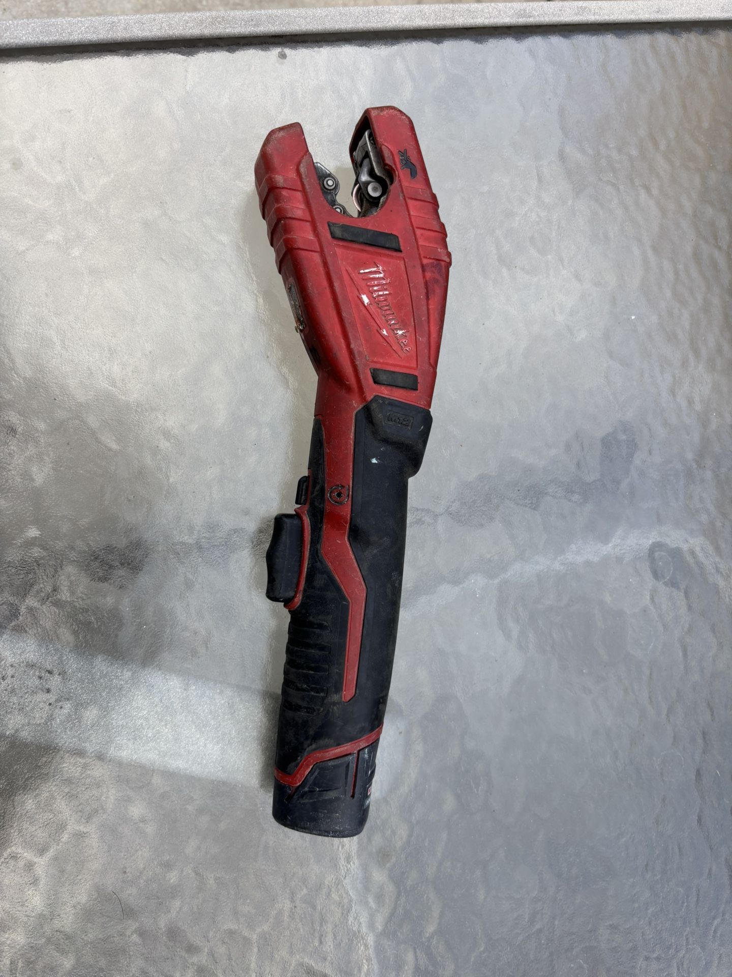 Milwaukee Tubing Cutter M12