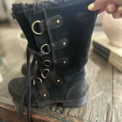 Sorel Snow Boots – Size 6.5 (Worn Once)