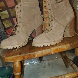 Boots Light Brown Size 9 1/2