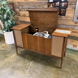 General Electric Record Player