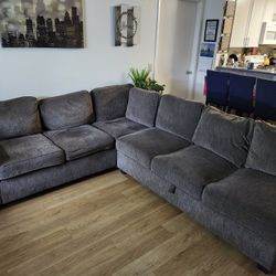 3 PIECE SECTIONAL COUCH   W/ DEVON