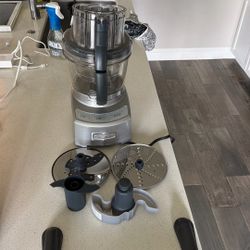 Never Used Cuisinart Food Processor 