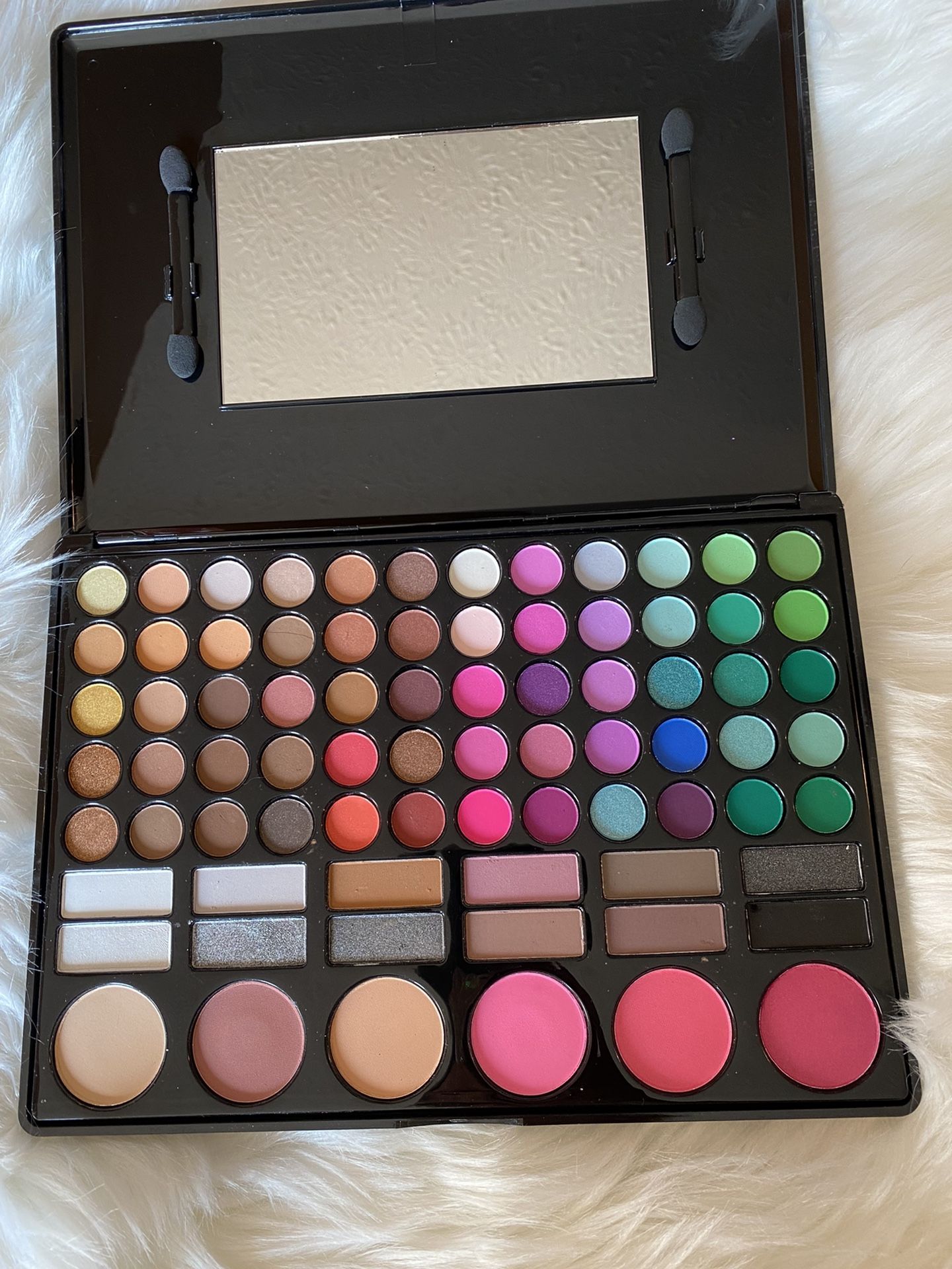 Eyeshadow Palette +🎁