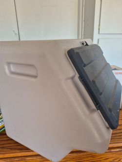 Dog food bin holds 50 pounds