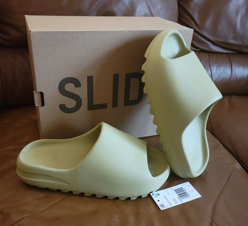DS NEW Men's Adidas Yeezy Slide Resin Size 9