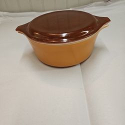 Vintage Pyrex #472 With Lid - Shelton 