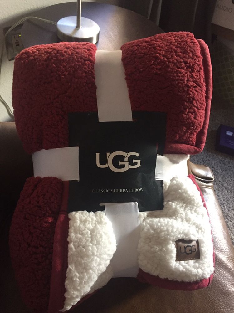 Ugg Classic Sherpa Throw - NWT