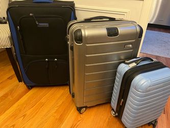 Luggage suitcase, three pieces swivel wheels smoke free home