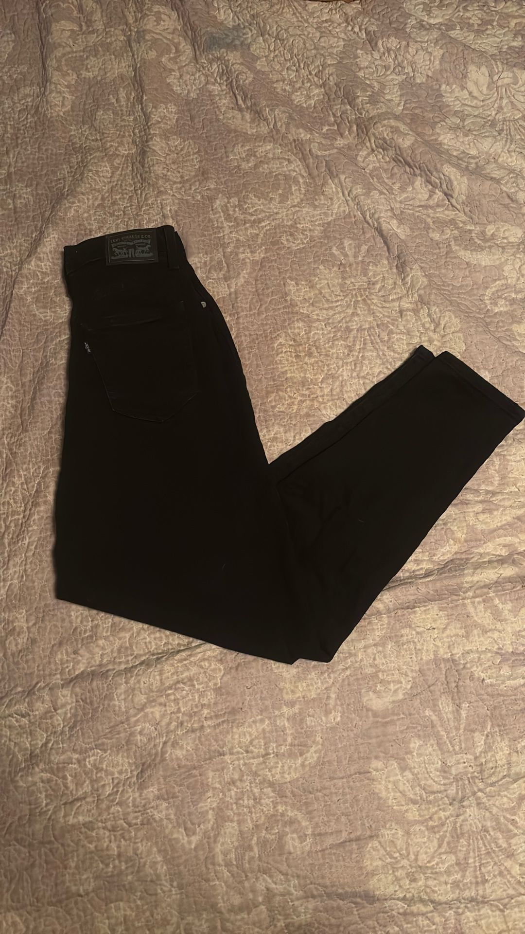 Levi High Waisted Mom Jean Size 27