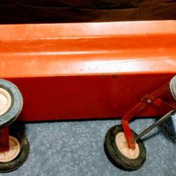 ERTL Vintage Red Metal Farm Trailer Flare Box Wagon 1:16 Scale Pressed Steel

Measures 11" X 4" X 4"
