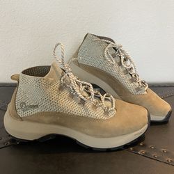 Danner Women’s Caprine Boots Size 7 – Vibram Sole – Lightweight Hiking Trail Shoes