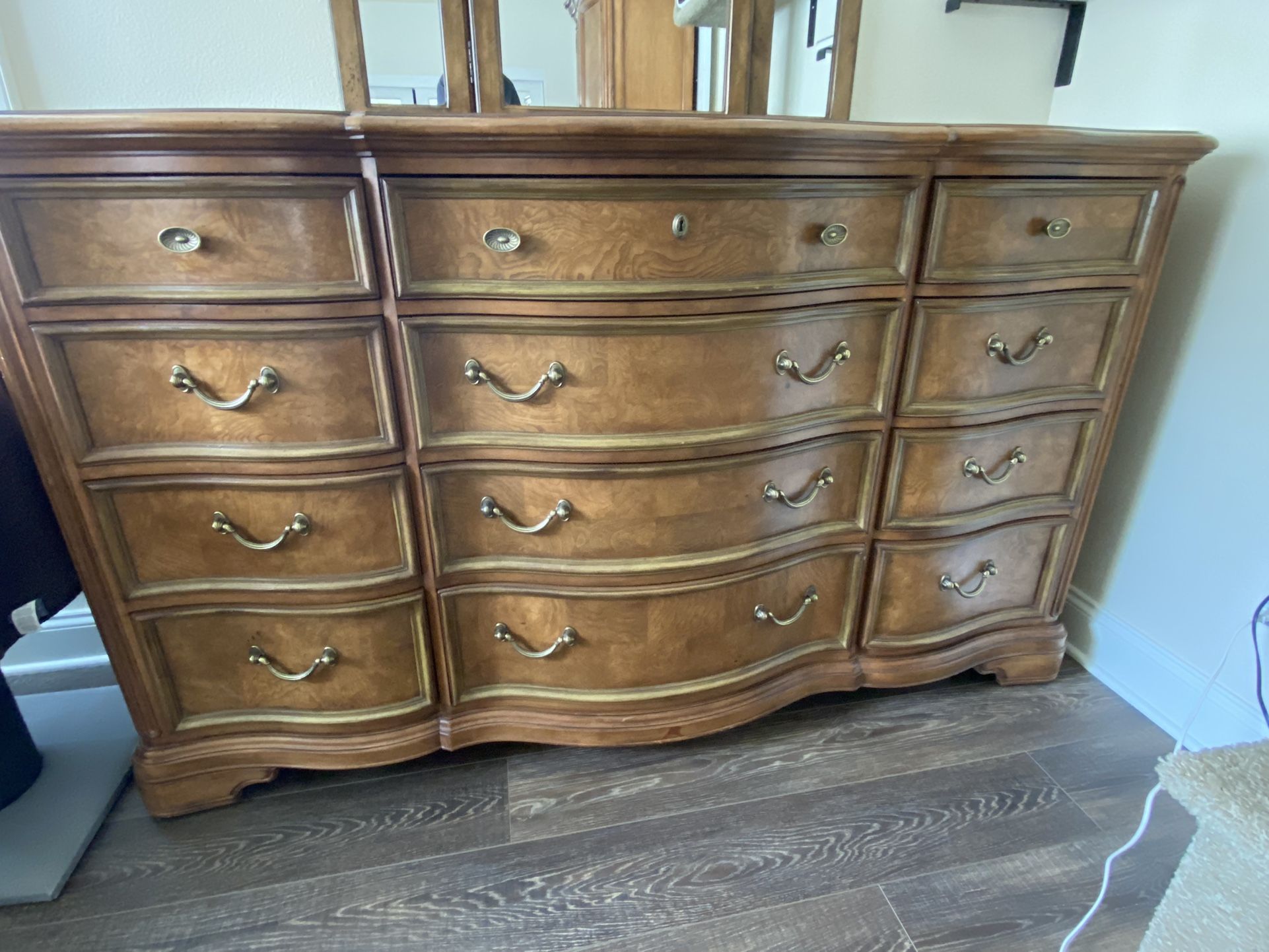 Thomasville Bedroom Set Burled Pecan