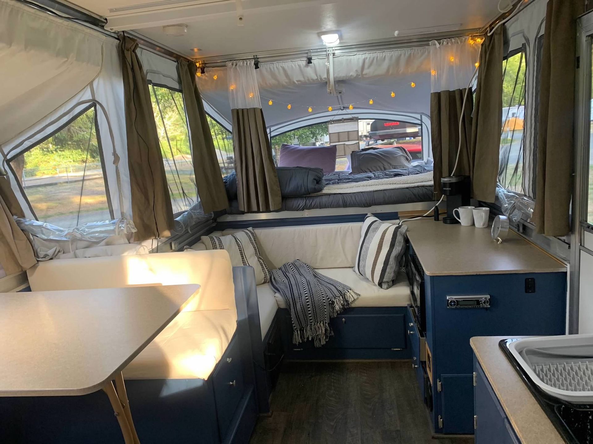 **BEAUTIFULLY REMODELED** 2009 Fleetwood Niagara Pop Up Trailer/camper
