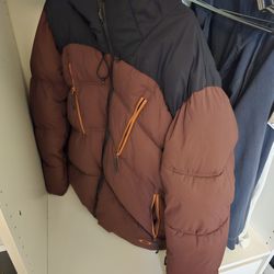 Selling a Oakley rain coat for $50