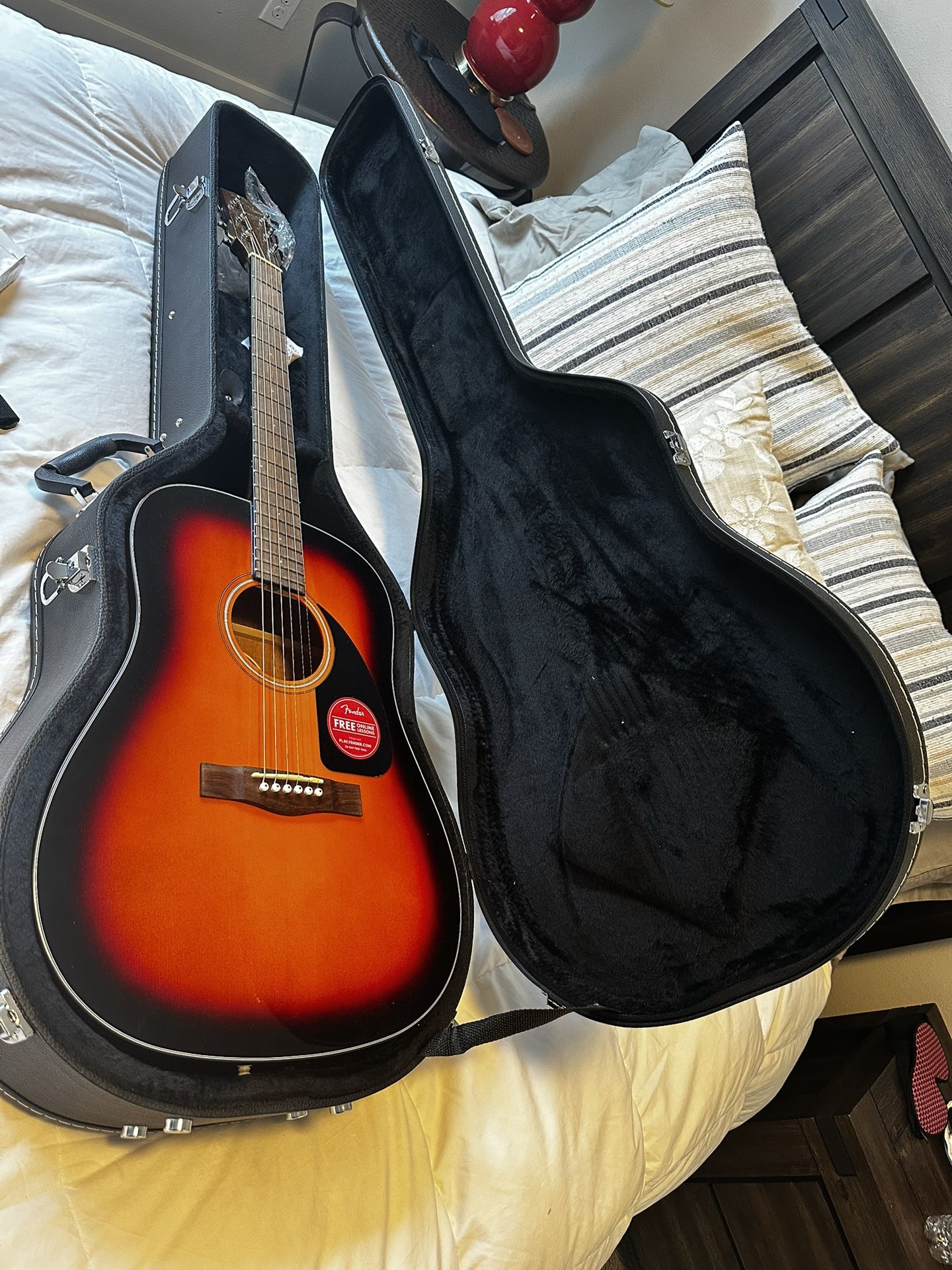 Fender Guitar Hard Case + Stand – $120– Maple Valley