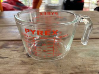 Vintage Pyrex 4 cup Measuring Cup