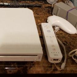 Nintendo Wii  (Unlocked)