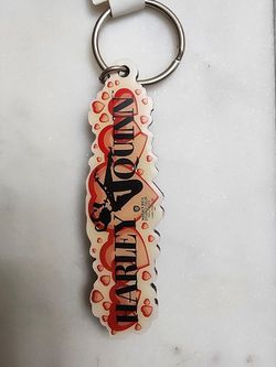 Harley Quinn Keychain – Warner Bros. Studio Tour Hollywood – Heart Graphic Design