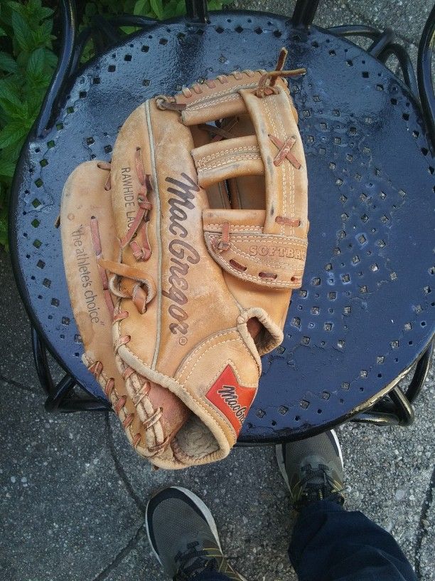Softball glove Lef handed