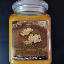 Holiday Memories soy candle - Pumpkin Pie scent