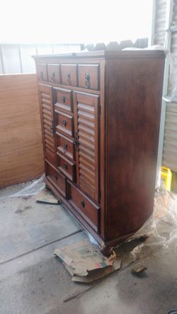 Dresser