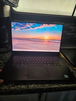 Dell Precision 15.6" 4K Touch Screen i9-8950,32GB Ram,512 SSD HD