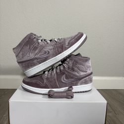 Brand New Air Jordan 1 Mid SE “Purple Velvet” – Women’s 9.5