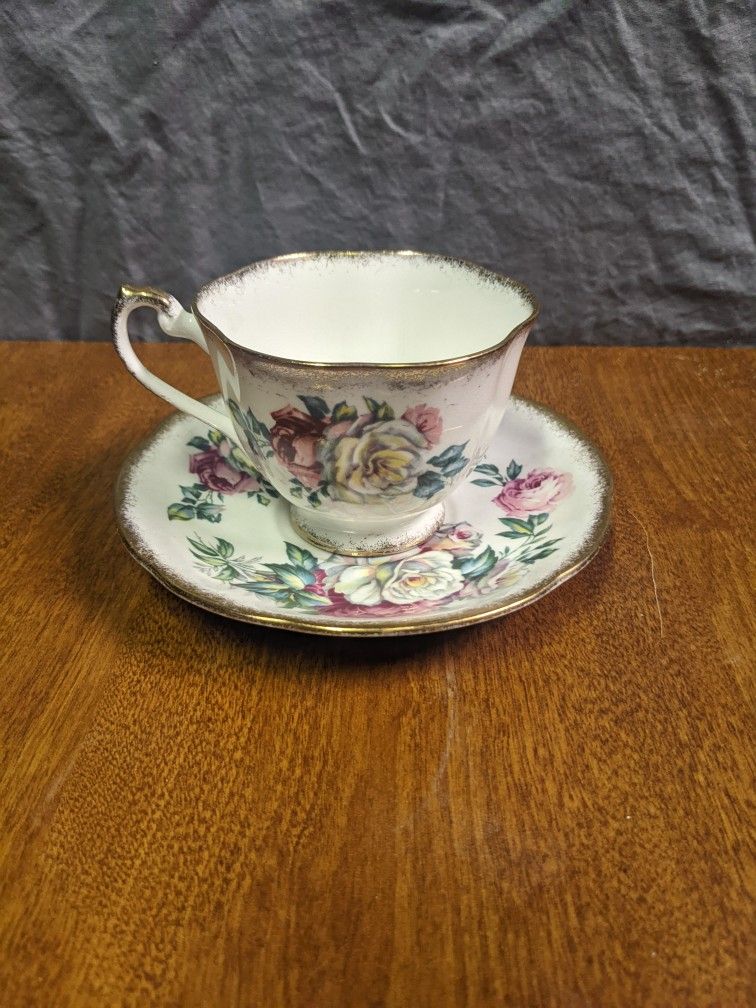 Vintage China Royal Standard Fine Bone China England ( Irish Elegance)