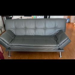 futon poco usado, casi nuevo....lo vendo por mudanza