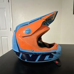 DNC ATOM YOUTH HELMET 
