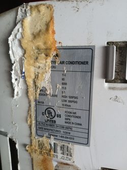 Toshiba small room air conditioner barely used just been setting in the garage