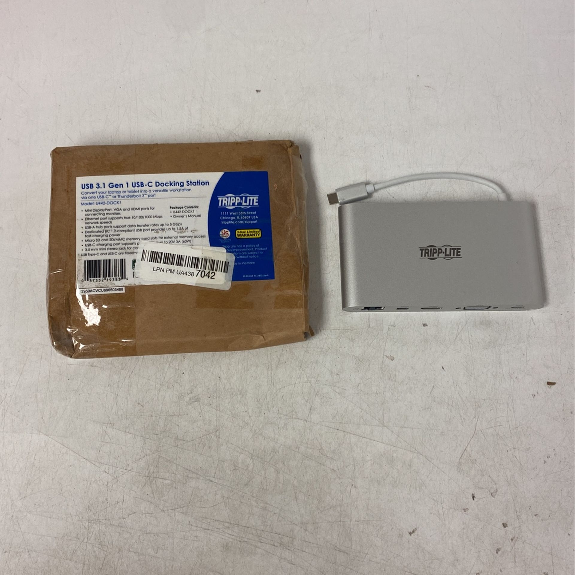 Tripp Lite USB 3.1 Gen 1 HDMI USB-C Docking Station, open box
