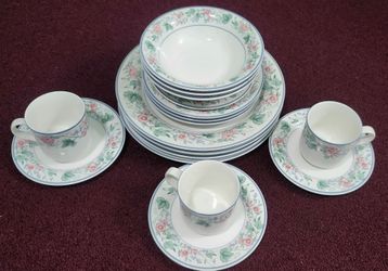 17-Piece Dinnerware Set