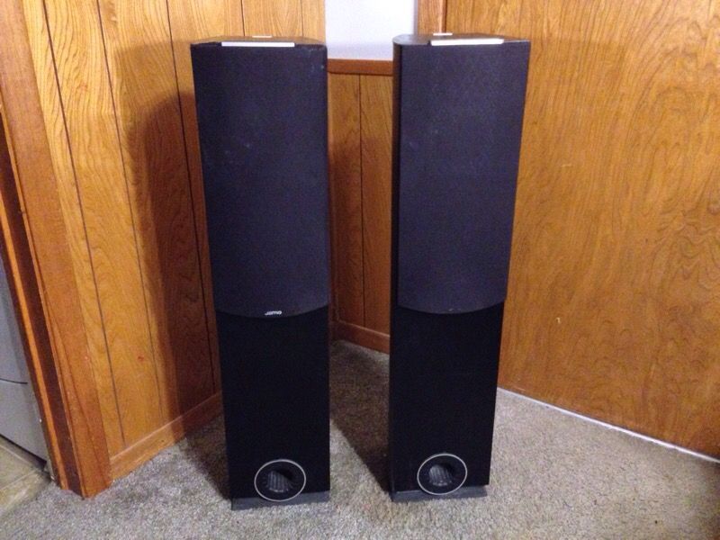 Jamo E660 tower speakers with light cover damage for use with home stereo systems