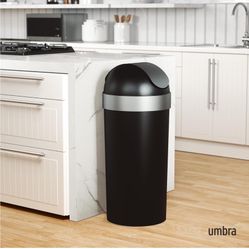 Umbra Venti 16.5-Gallon(11-20 Gallons) Swing Top Kitchen Trash Can – Large, 35-inch Tall Garbage Can for Indoor, Outdoor or Commercial Use, Black/Nick