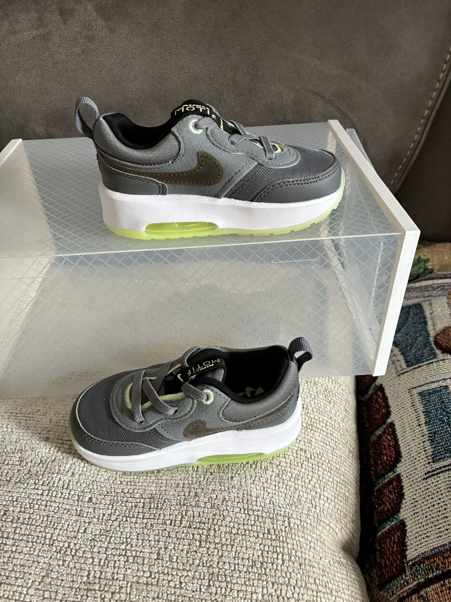 Shoes Nike Motif Max Kids Size .7c