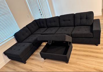 (NEW IN BOX) Black Sectional With Cup Holder And Free Ottoman -FINANCE AVAILABLE