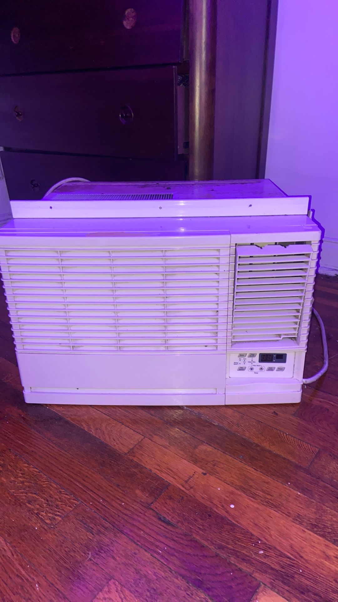 AC Window Unit (Powerful)
