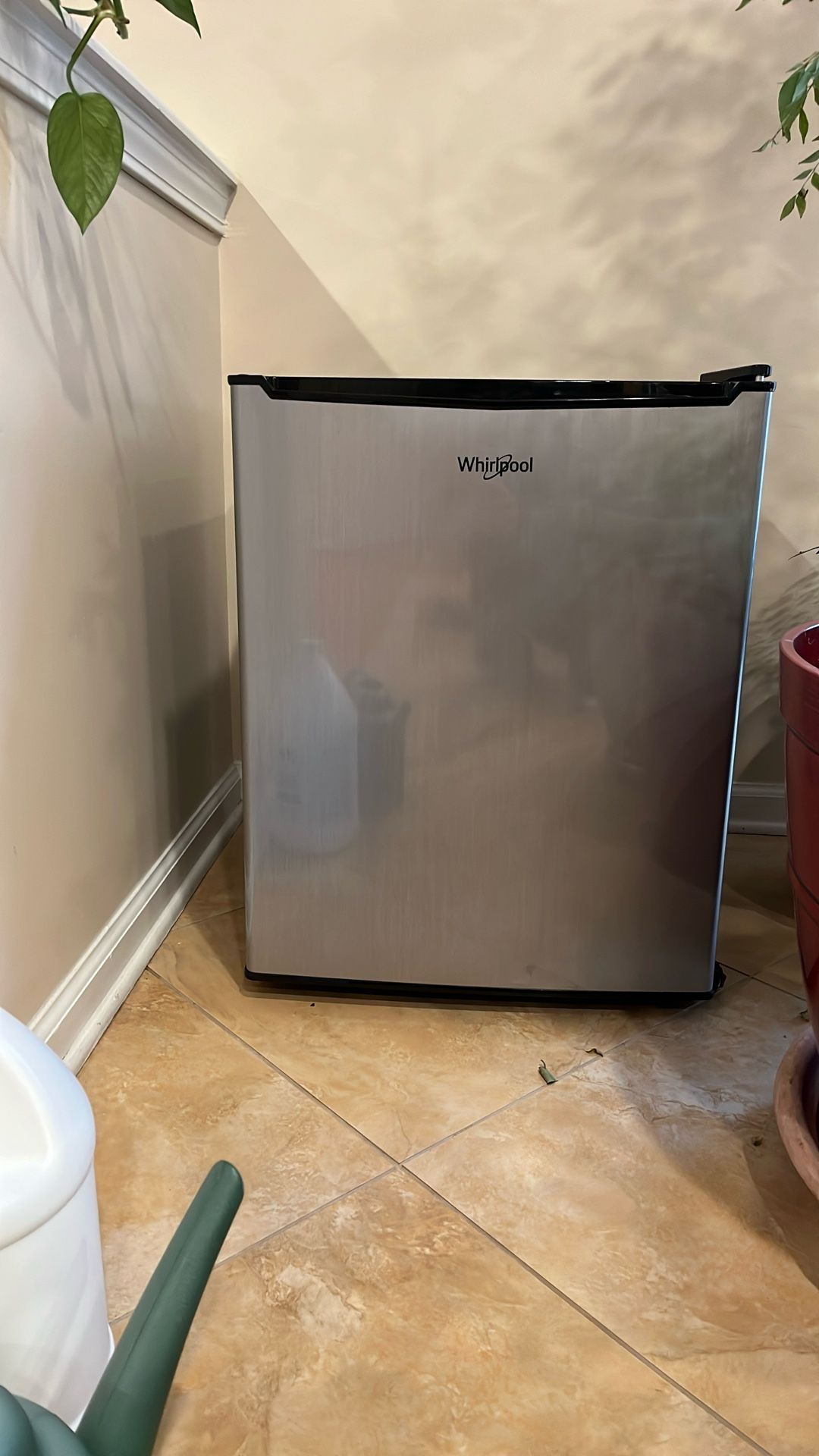 Whirlpool 2.7cu Ft Mini Fridge