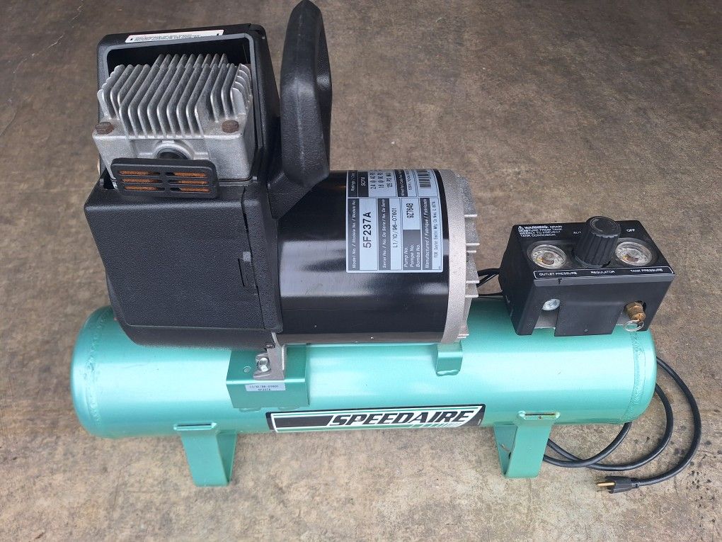 Air Compressor 3 Gallon 125 PSI High-end Speedaire