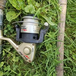 2 FISHING REEL ,PENN 85, PRO AM 350K, with free rods