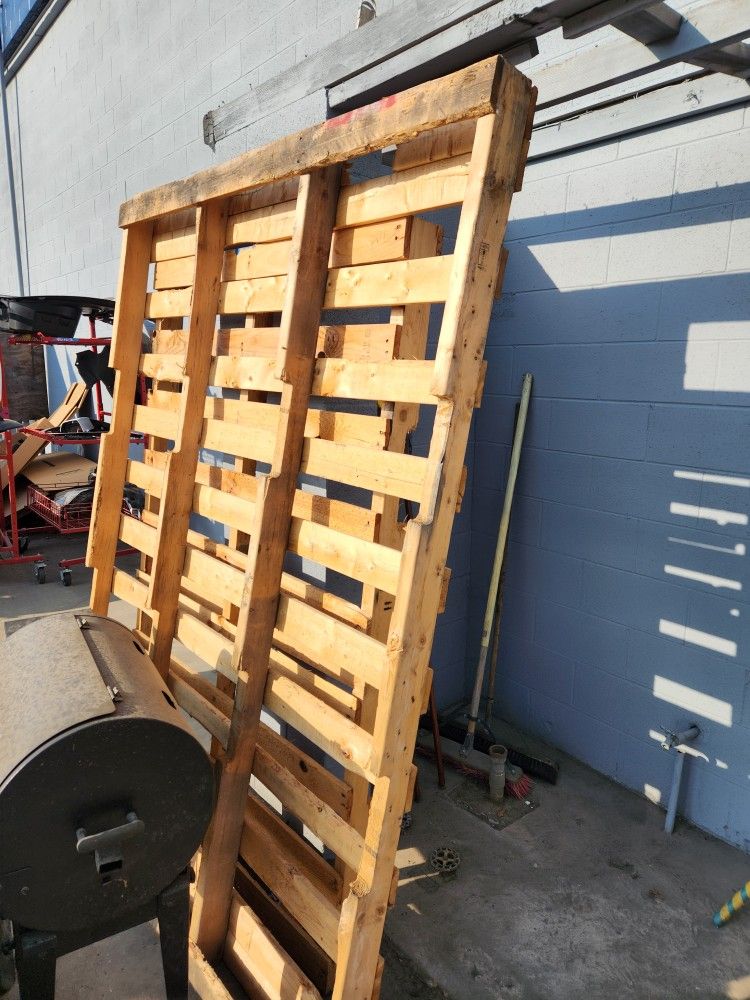 Free Pallets-Visalia