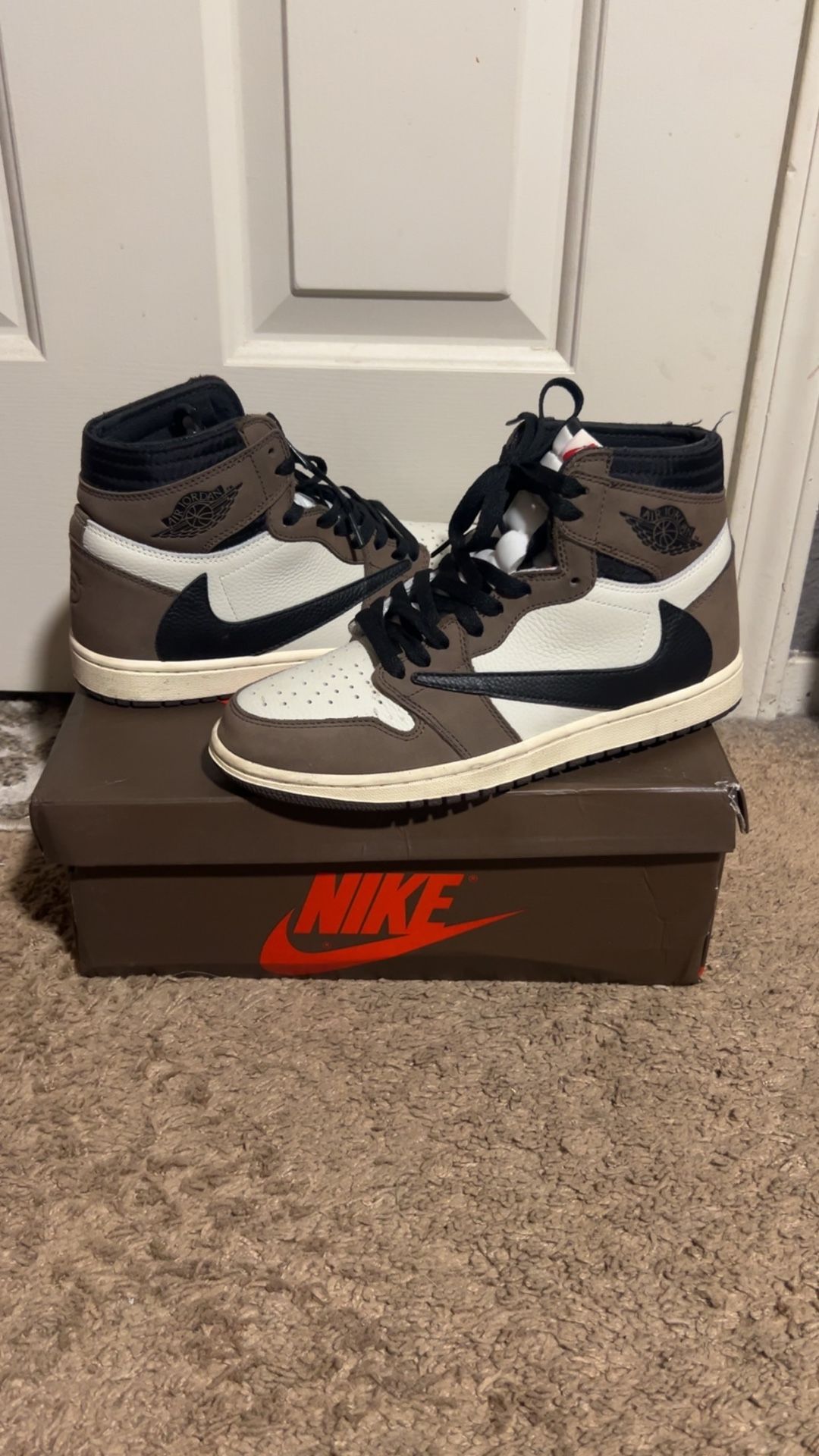 Jordan 1 Travis Scotts