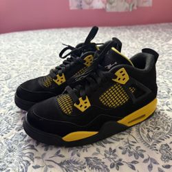Air Jordan 4 Retro Thunders