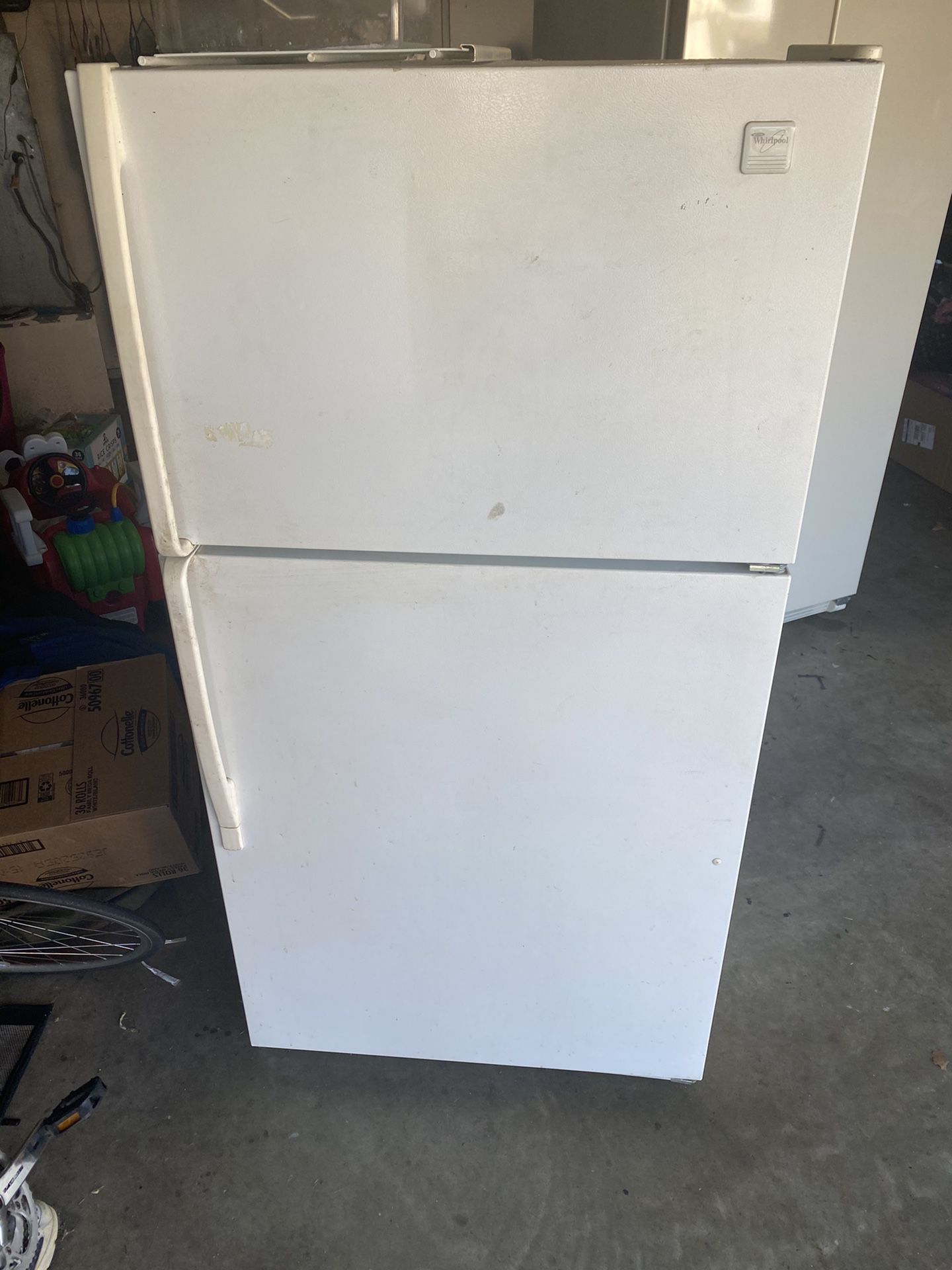 20.8 cubic feet fridge Free for pickup