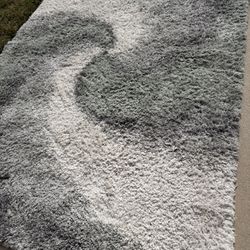 Large rug 108x74 for sale.