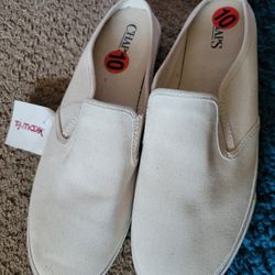 Women's shoes .new Canvas slides CHAPS sz 10