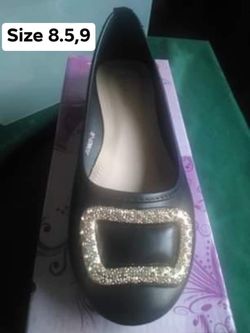 New women’s flats shoes available in size 8.5,9